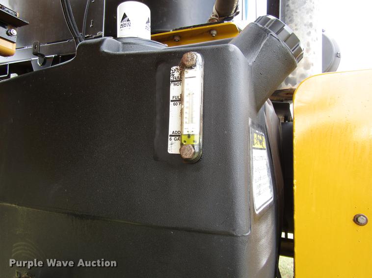 image for item DC0068 2007 Ag-Chem RoGator 1286C applicator