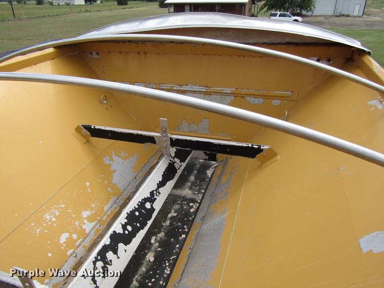 image for item DC0068 2007 Ag-Chem RoGator 1286C applicator