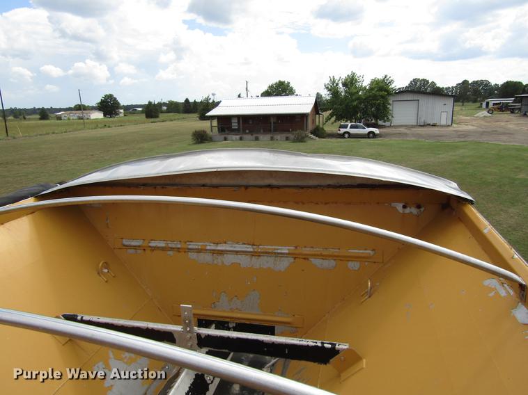 image for item DC0068 2007 Ag-Chem RoGator 1286C applicator