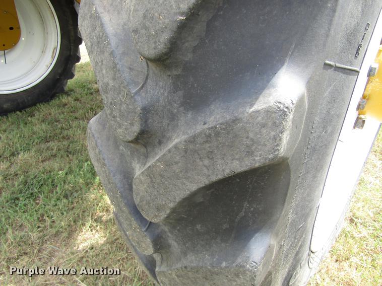 image for item DC0068 2007 Ag-Chem RoGator 1286C applicator