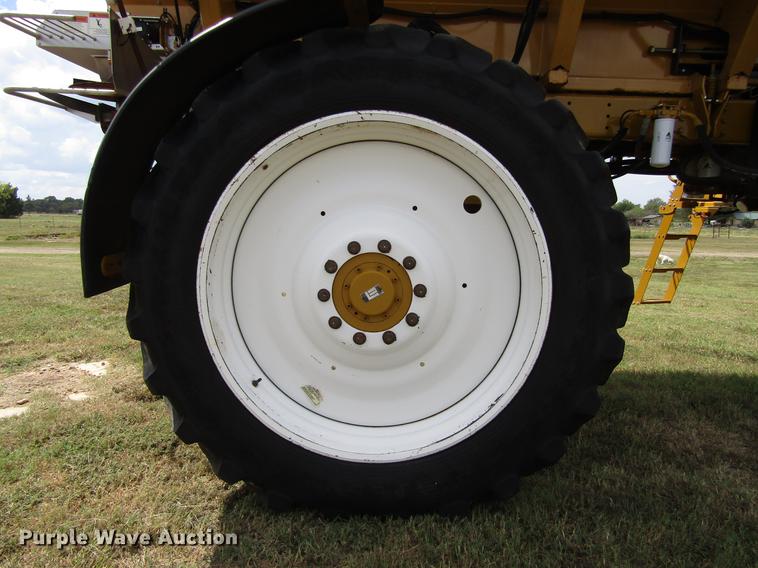 image for item DC0068 2007 Ag-Chem RoGator 1286C applicator