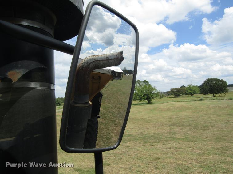 image for item DC0068 2007 Ag-Chem RoGator 1286C applicator