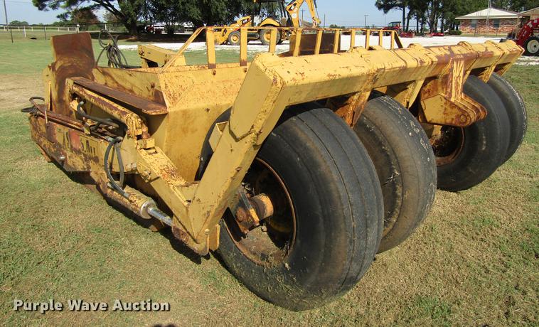 image for item DC0069 Fabco Scoopall scraper