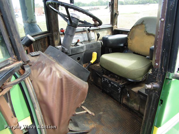 image for item DC0070 1984 John Deere 8450 4WD tractor