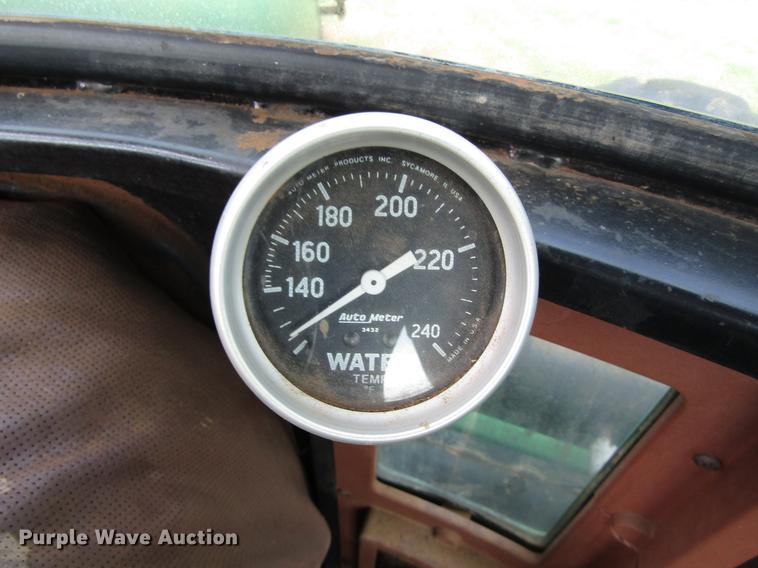 image for item DC0070 1984 John Deere 8450 4WD tractor