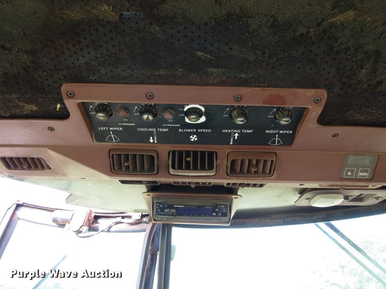 image for item DC0070 1984 John Deere 8450 4WD tractor