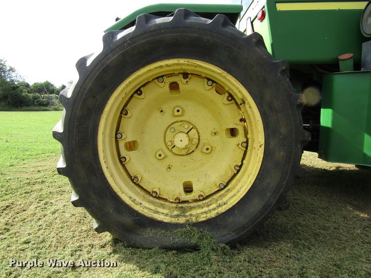 image for item DC0070 1984 John Deere 8450 4WD tractor