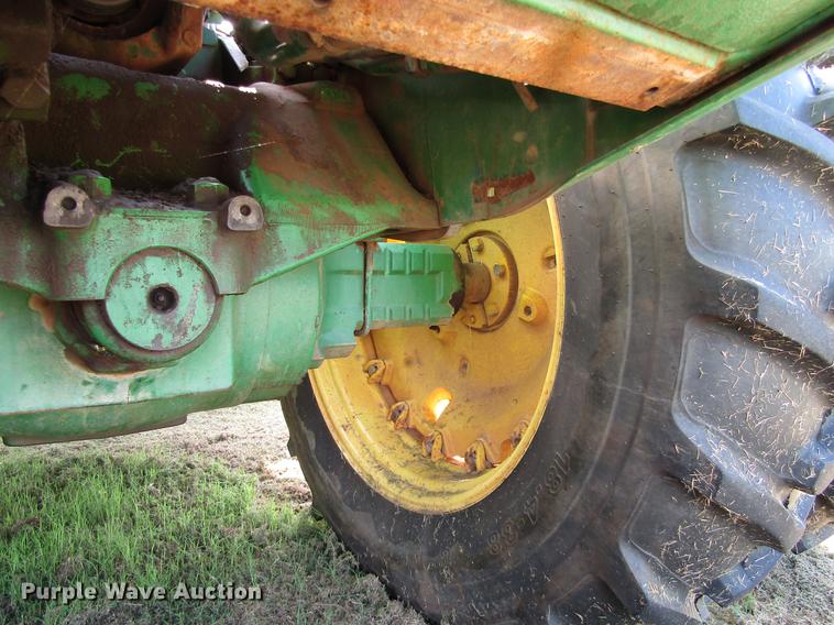 image for item DC0070 1984 John Deere 8450 4WD tractor