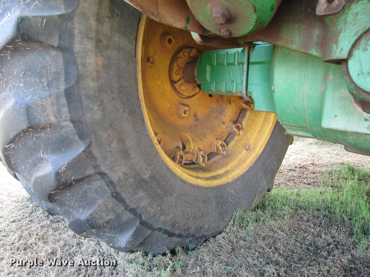 image for item DC0070 1984 John Deere 8450 4WD tractor