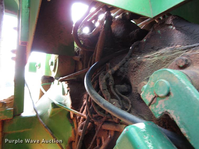 image for item DC0070 1984 John Deere 8450 4WD tractor