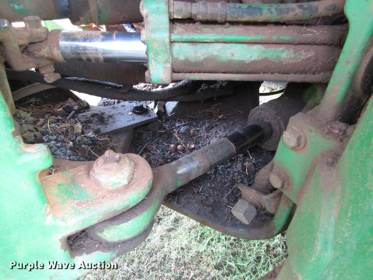 image for item DC0070 1984 John Deere 8450 4WD tractor