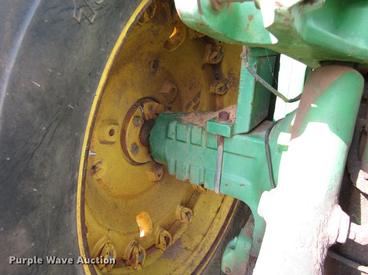 image for item DC0070 1984 John Deere 8450 4WD tractor