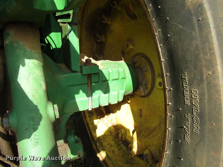 image for item DC0070 1984 John Deere 8450 4WD tractor