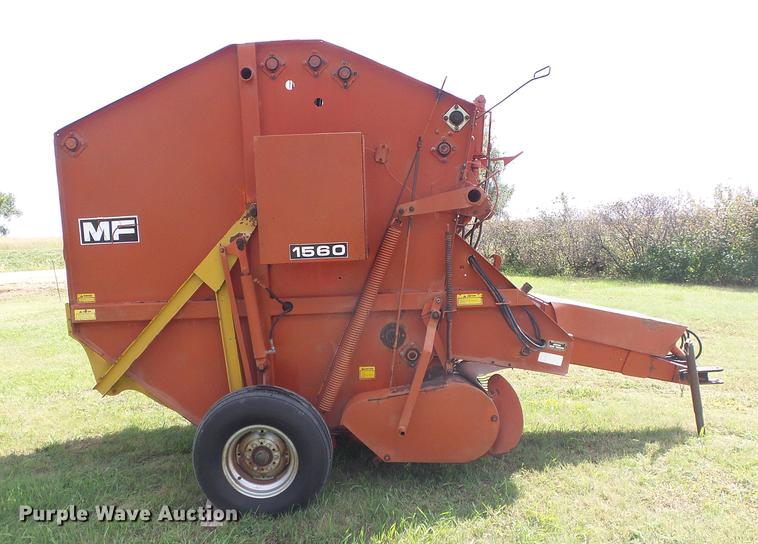image for item DD5887 Massey-Ferguson 1560 round baler