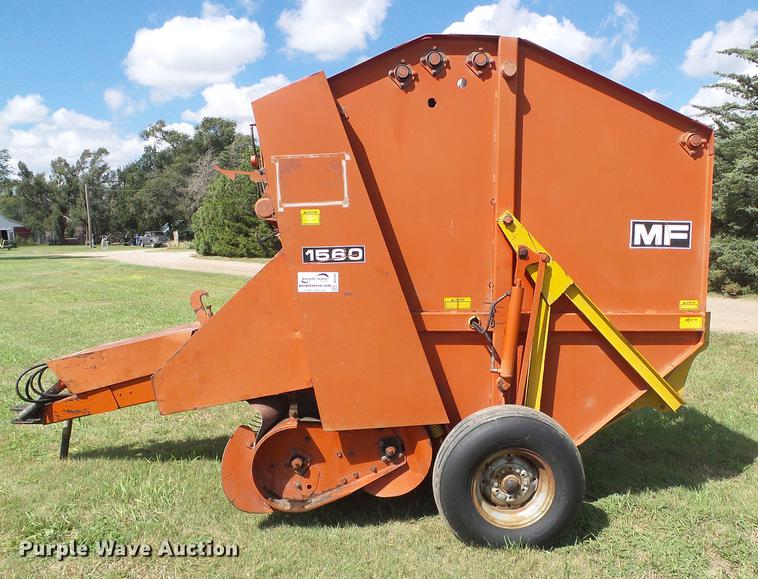 image for item DD5887 Massey-Ferguson 1560 round baler