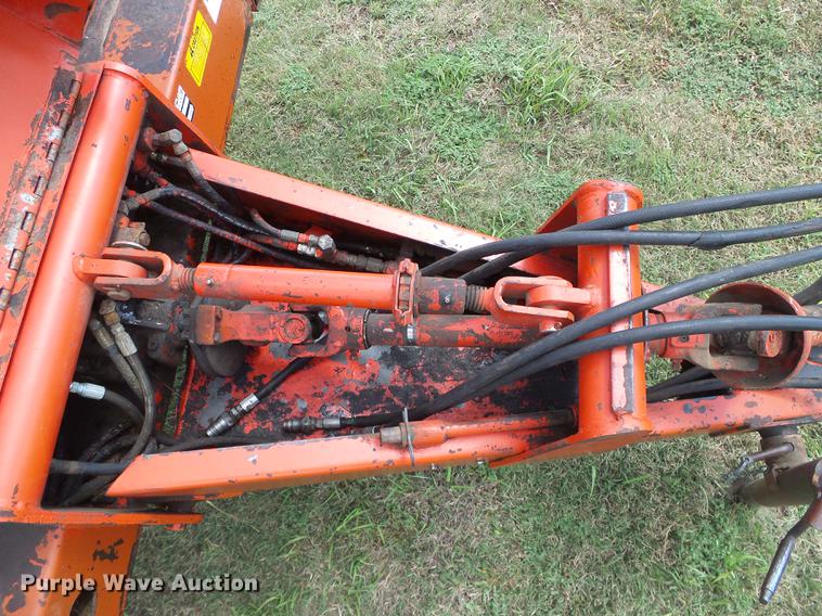 image for item DD5887 Massey-Ferguson 1560 round baler