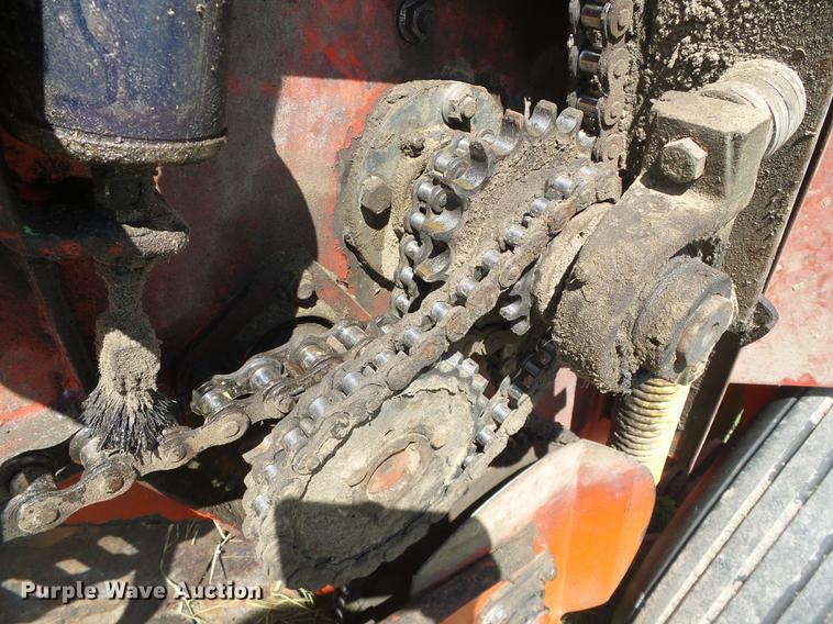 image for item DD5887 Massey-Ferguson 1560 round baler