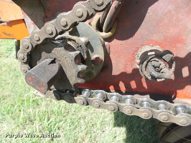 image for item DD5887 Massey-Ferguson 1560 round baler