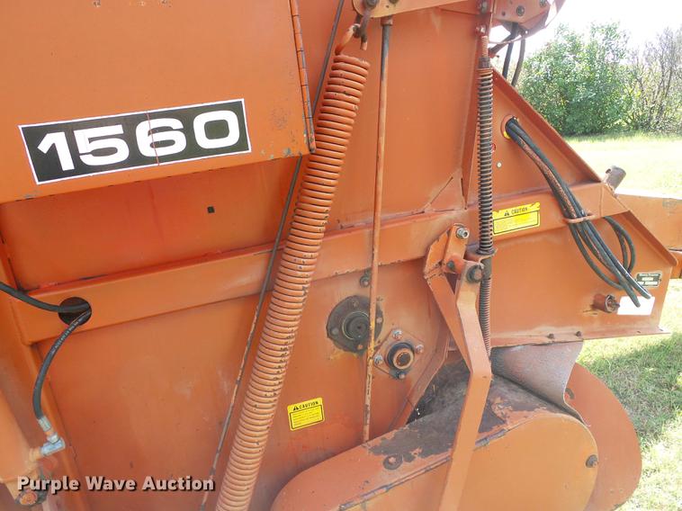 image for item DD5887 Massey-Ferguson 1560 round baler