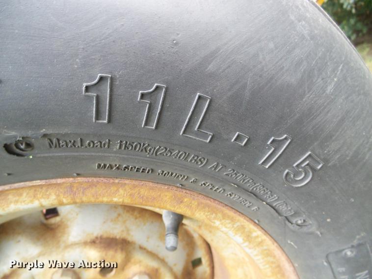 image for item DD5887 Massey-Ferguson 1560 round baler