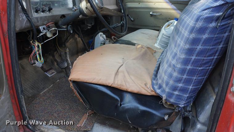 image for item DD6532 1966 Chevrolet C60 grain truck