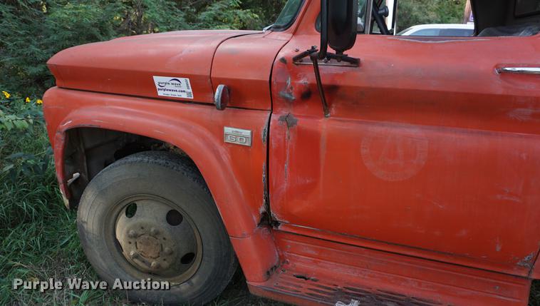 image for item DD6532 1966 Chevrolet C60 grain truck
