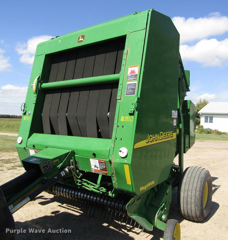 image for item DD8911 2004 John Deere 567 round baler