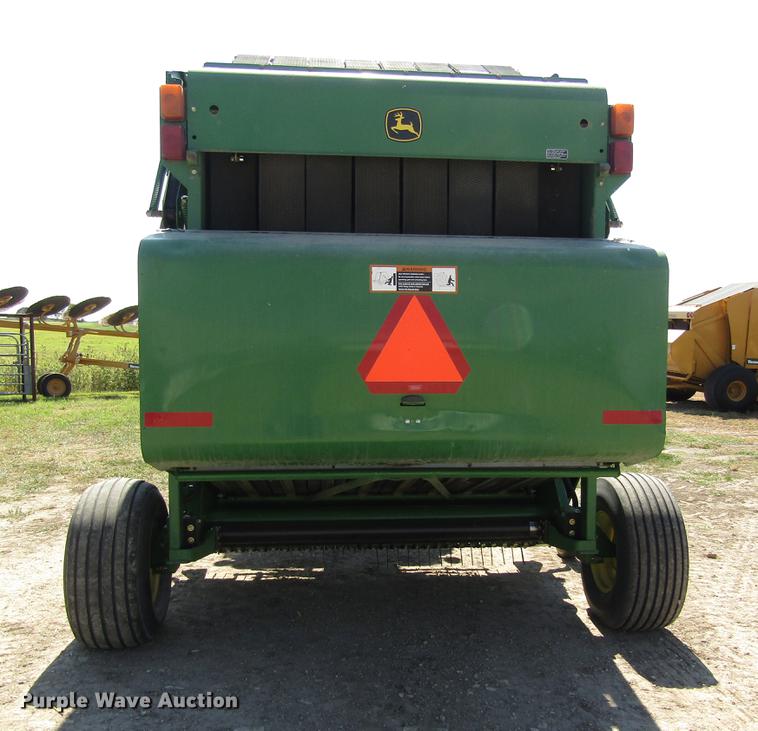 image for item DD8911 2004 John Deere 567 round baler