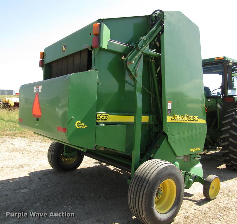 image for item DD8911 2004 John Deere 567 round baler