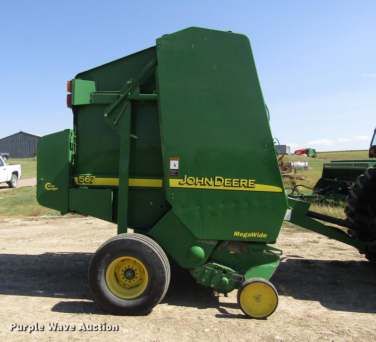image for item DD8911 2004 John Deere 567 round baler