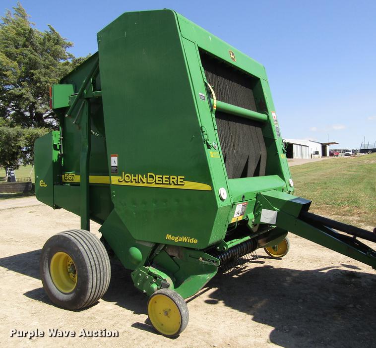 image for item DD8911 2004 John Deere 567 round baler