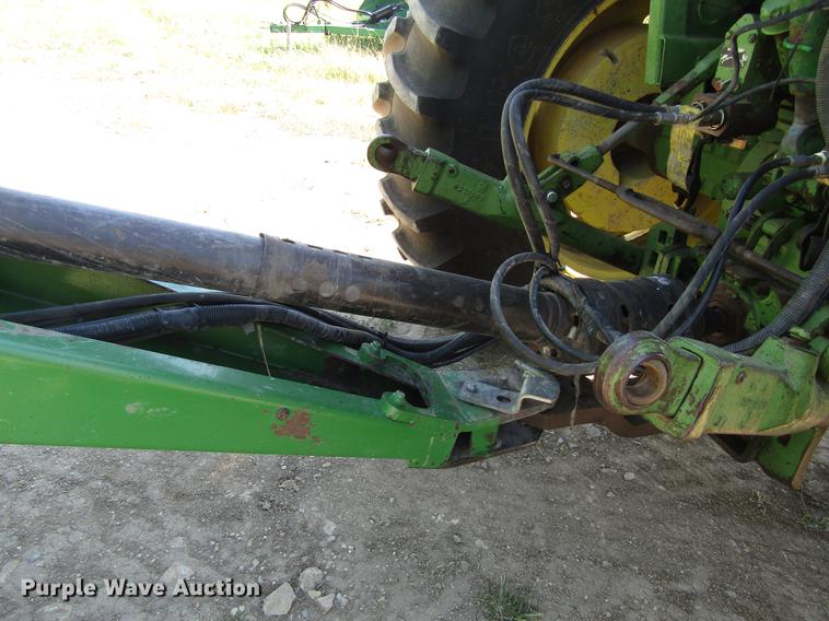 image for item DD8911 2004 John Deere 567 round baler