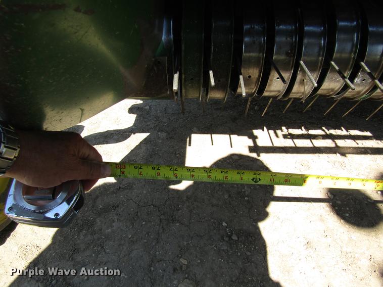 image for item DD8911 2004 John Deere 567 round baler