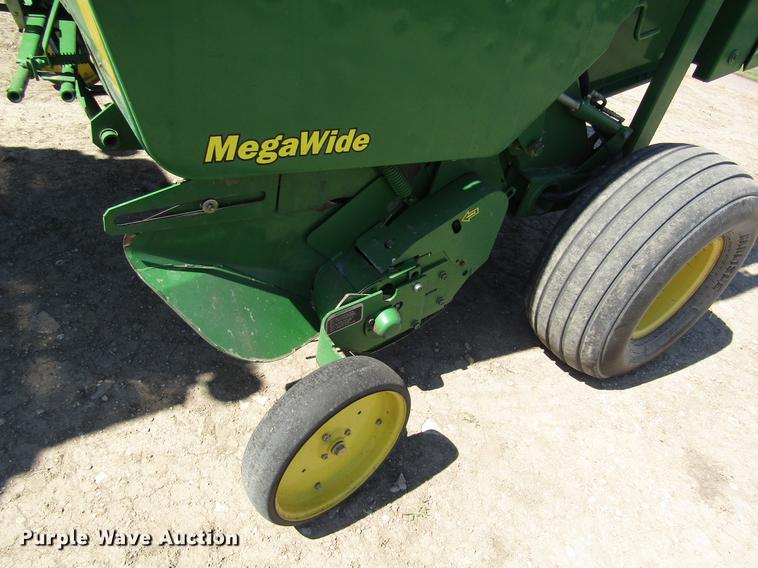 image for item DD8911 2004 John Deere 567 round baler