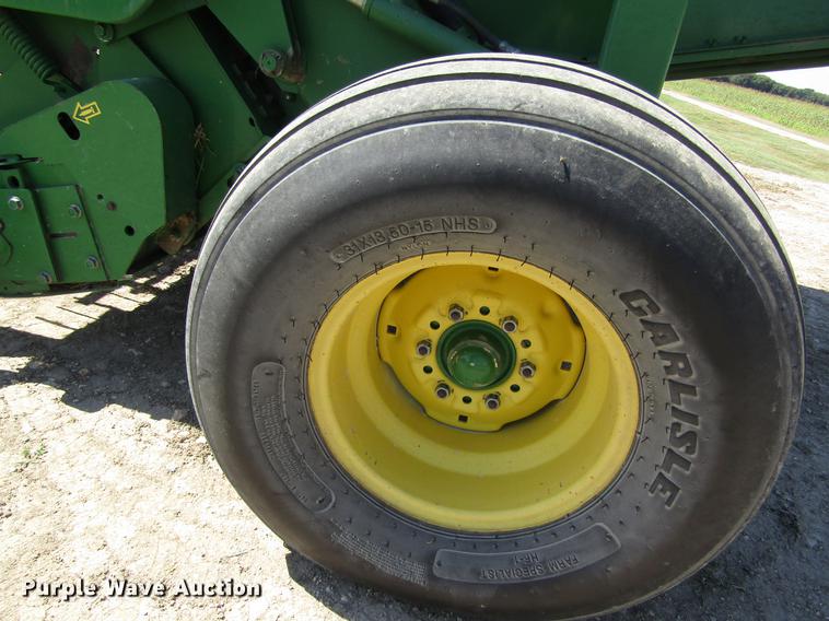 image for item DD8911 2004 John Deere 567 round baler