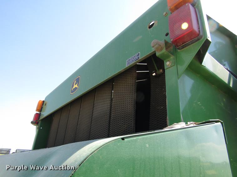 image for item DD8911 2004 John Deere 567 round baler