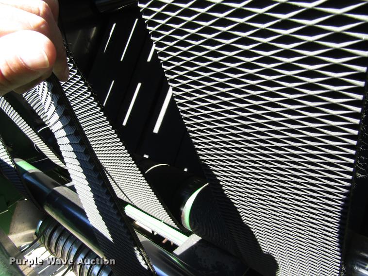 image for item DD8911 2004 John Deere 567 round baler