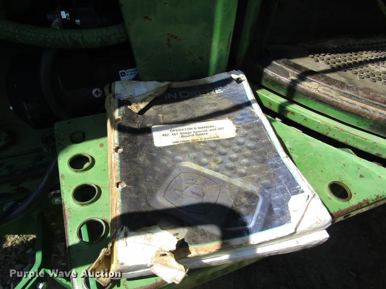 image for item DD8911 2004 John Deere 567 round baler