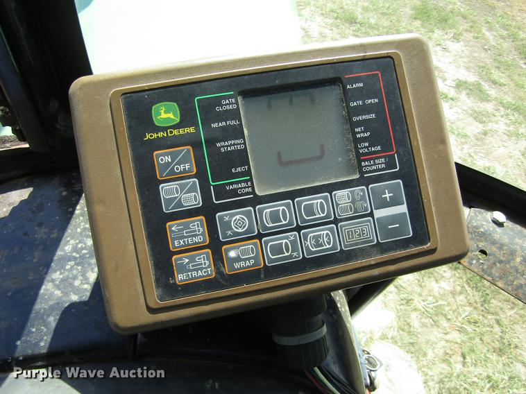 image for item DD8911 2004 John Deere 567 round baler