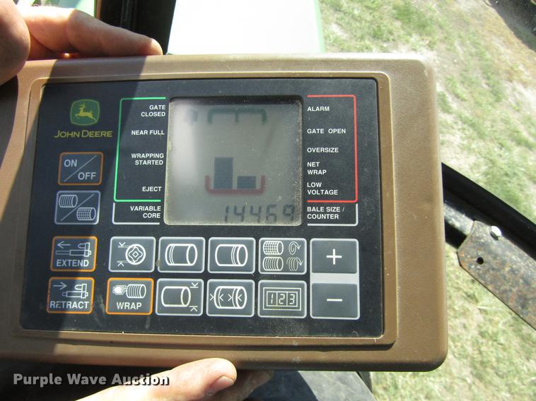 image for item DD8911 2004 John Deere 567 round baler