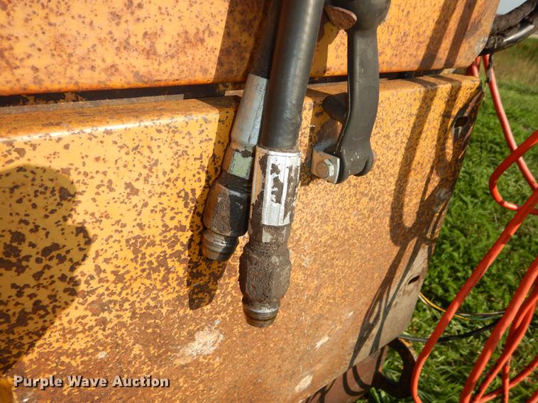 image for item DF1757 HayBuster Big Bite H1000 bale processor