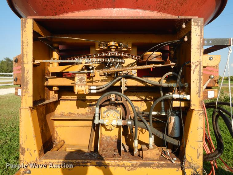 image for item DF1757 HayBuster Big Bite H1000 bale processor