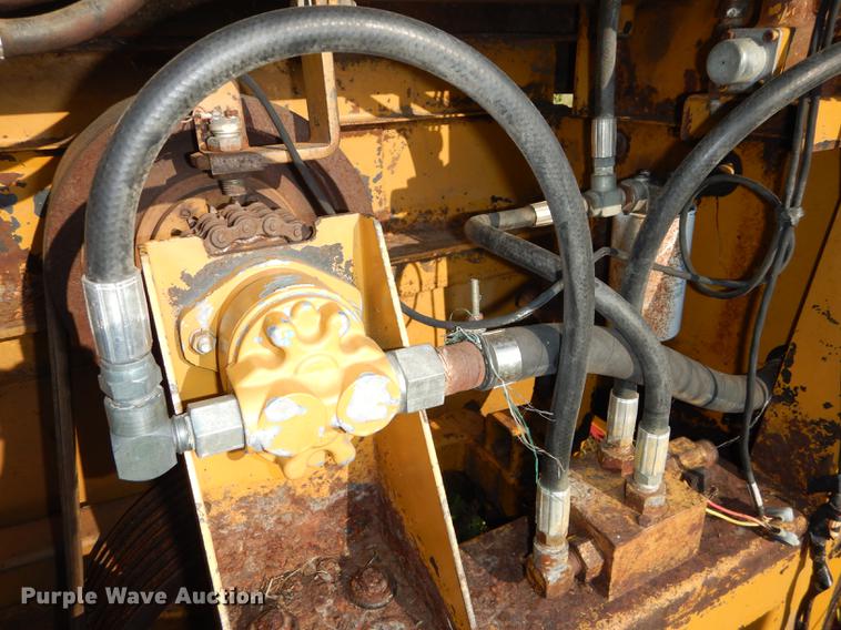 image for item DF1757 HayBuster Big Bite H1000 bale processor