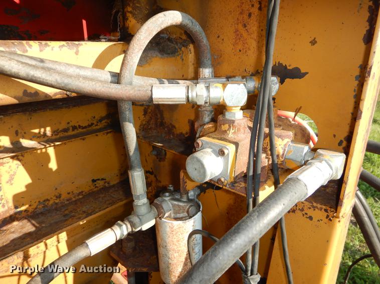 image for item DF1757 HayBuster Big Bite H1000 bale processor