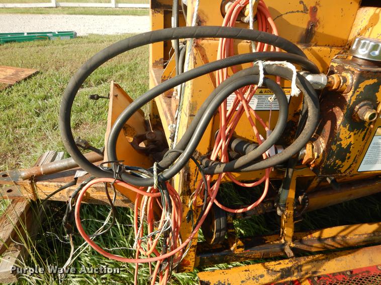 image for item DF1757 HayBuster Big Bite H1000 bale processor