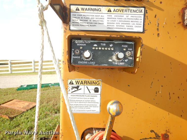 image for item DF1757 HayBuster Big Bite H1000 bale processor