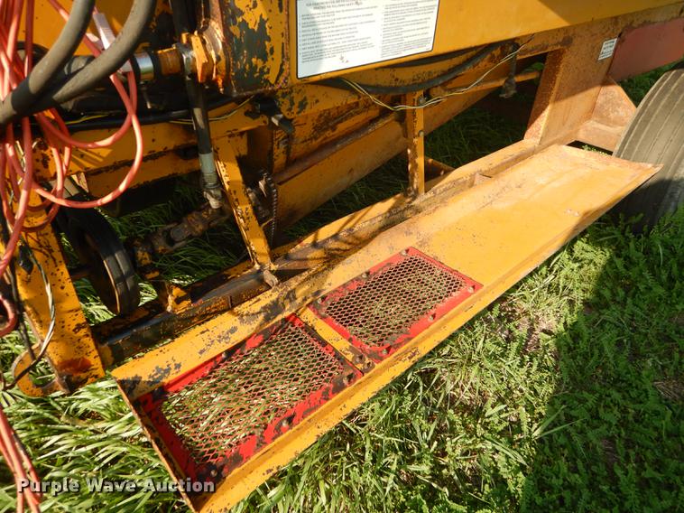 image for item DF1757 HayBuster Big Bite H1000 bale processor