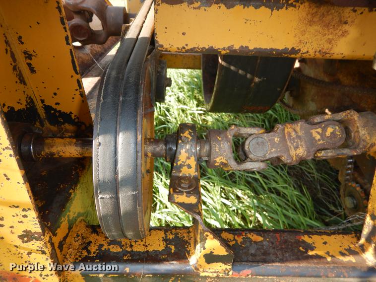 image for item DF1757 HayBuster Big Bite H1000 bale processor