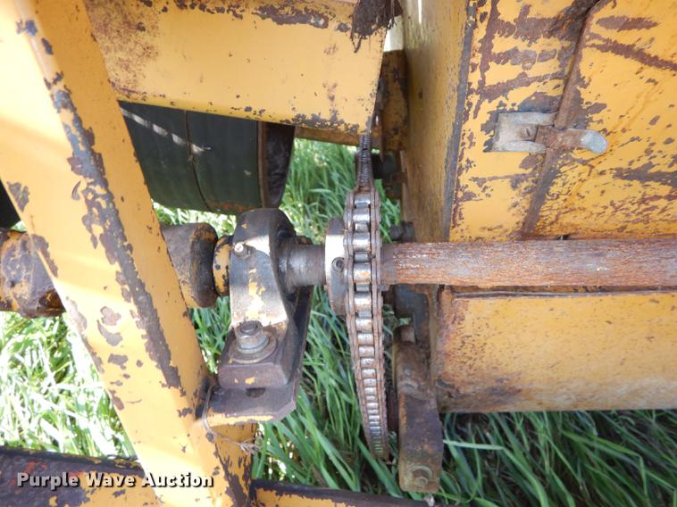 image for item DF1757 HayBuster Big Bite H1000 bale processor