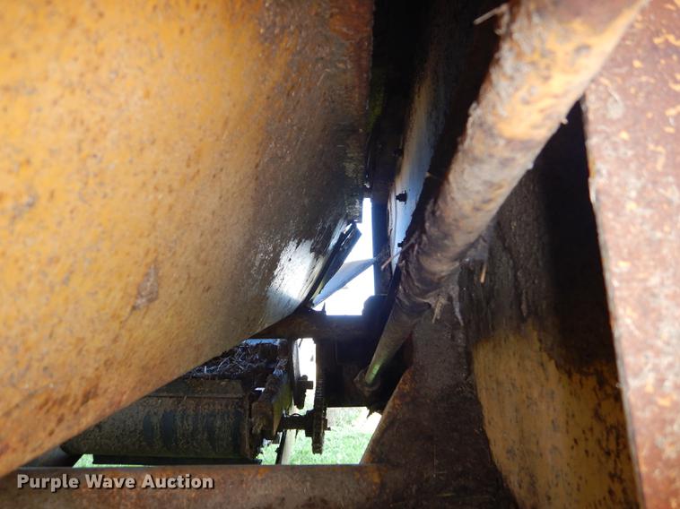 image for item DF1757 HayBuster Big Bite H1000 bale processor